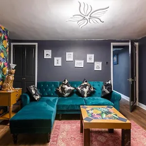 Apartment Basement Flat, Regency Square, Brighton