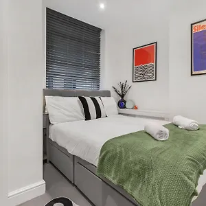 Apartment - Sleeps 3 - Near, Brighton